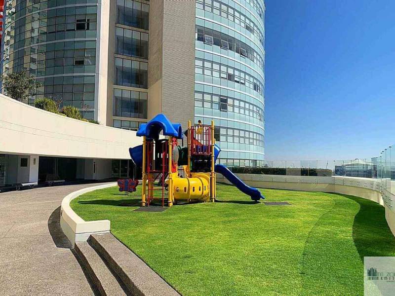 Amenidad área de juegos con área verde en Depto Torre Amsterdam