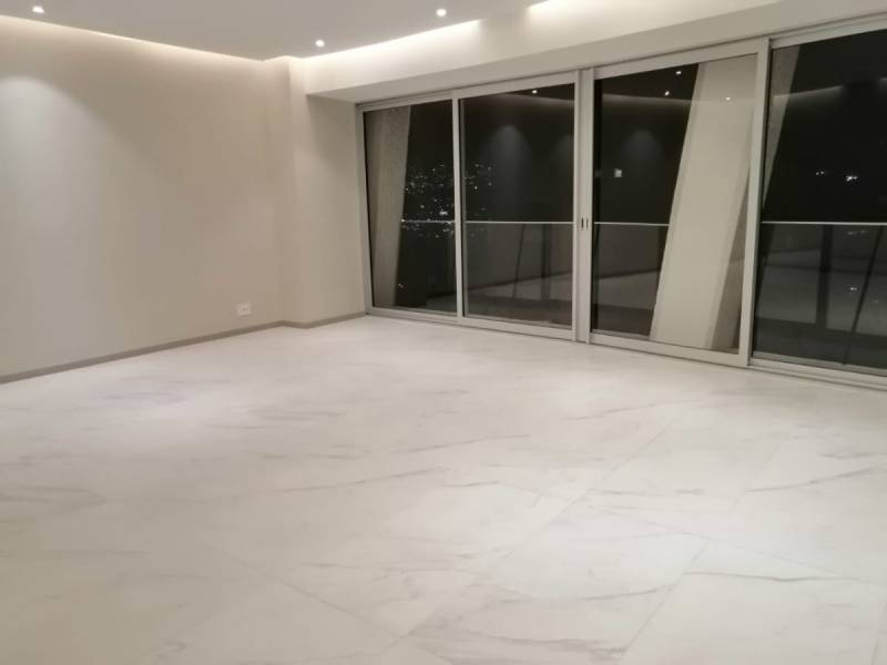 Estancia con balcón Torre 300 Santa Fe