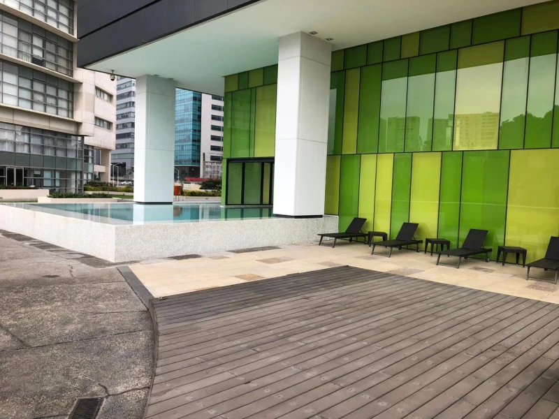 Alberca semitechada en Torre Barcelona
