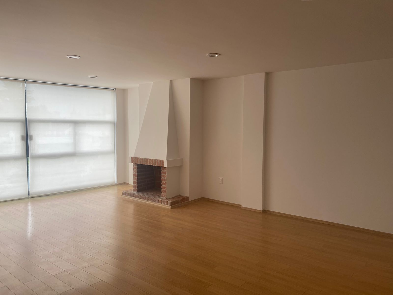 Estancia con chimenea en Polanco