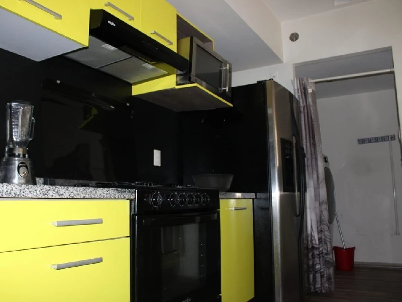 Cocina abierta moderna en Vía Santa Fe