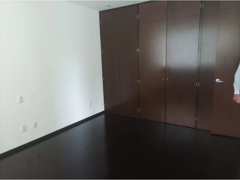 habitacion con closet en Torre Barcelona