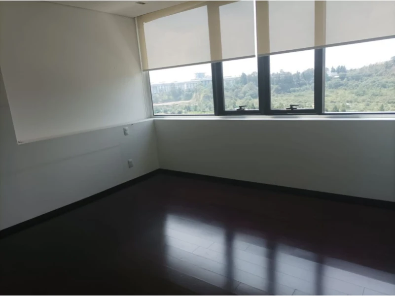 estancia con buena vista e iluminacion en Torre Barcelona