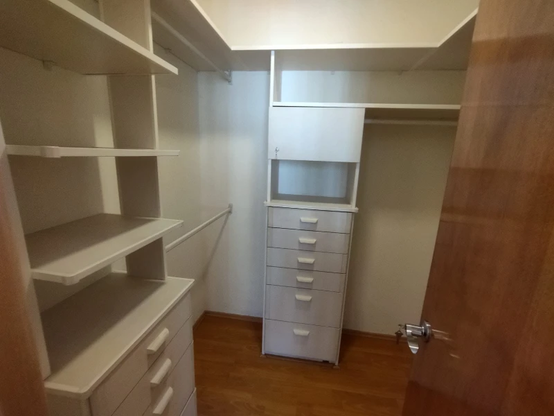 Vestidor depto en renta Bosques de Tamarindos