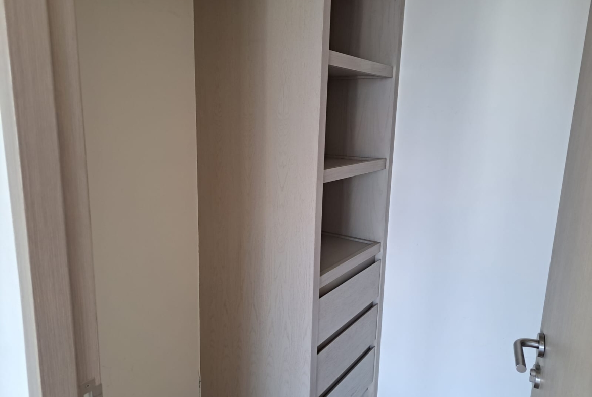 Vestidor Península Tower