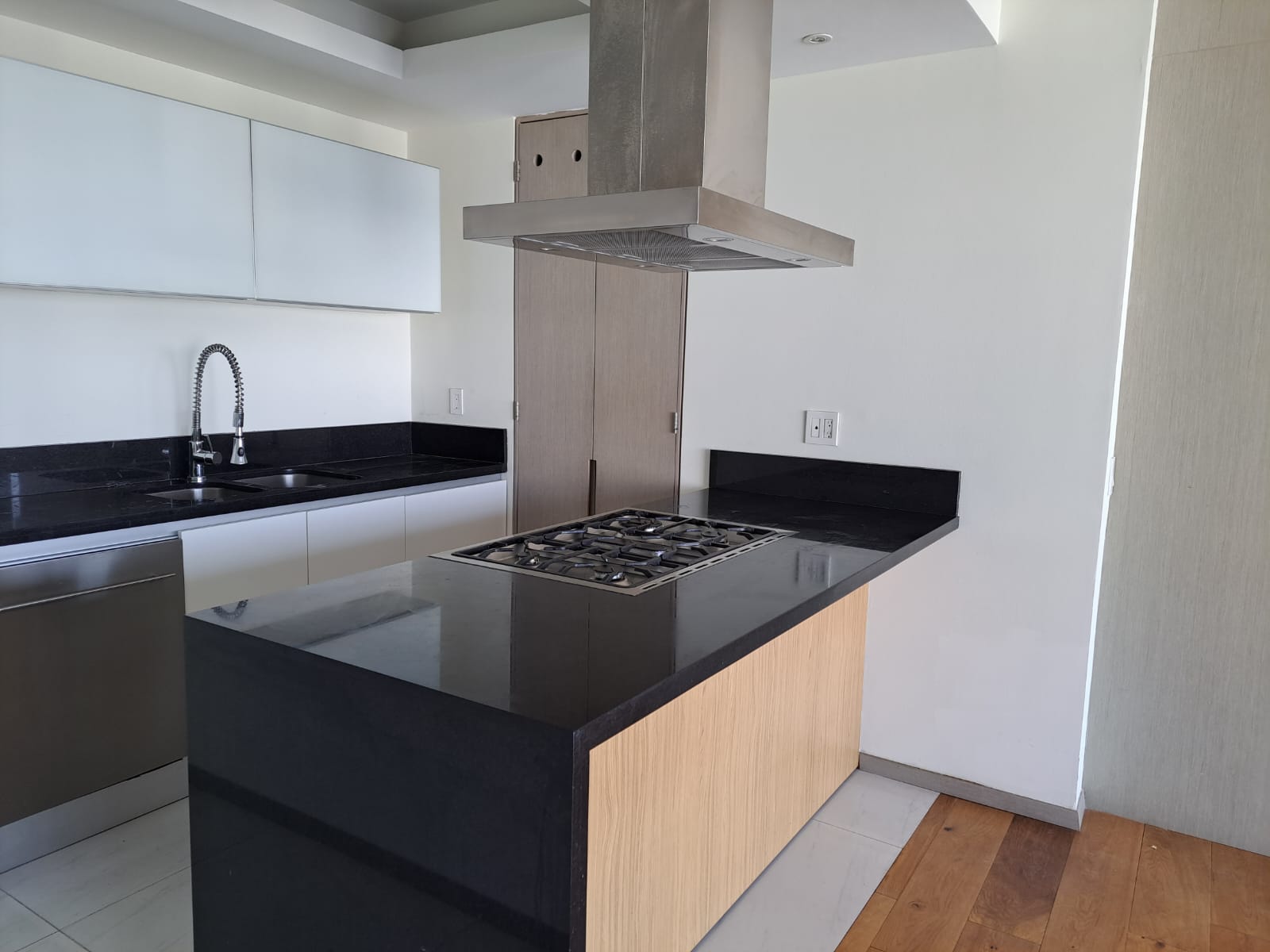 Cocina abierta Península Tower