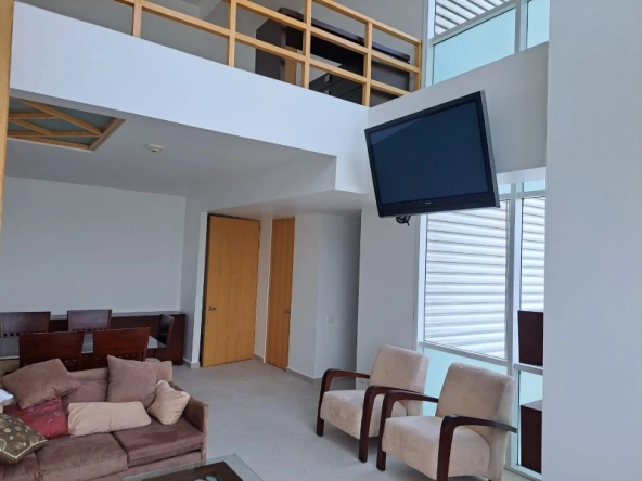 Amplia estancia Impulso amueblado